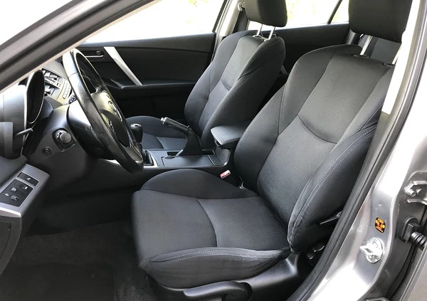 Mazda 3 cena 17700 przebieg: 200000, rok produkcji 2010 z Łódź małe 704